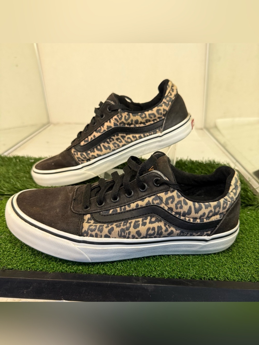 Vans Leopard Print Low Top Sneakers - Black & Tan